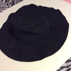 Black sun hat